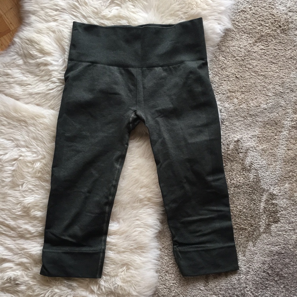 Lululemon Seamlessly Street Crop